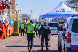 Controle door koninklijke marechaussee en politie in Den Helder