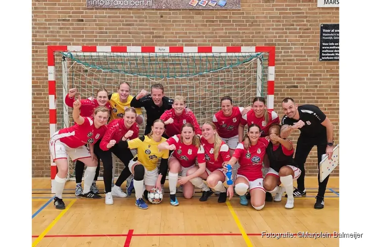 Zeemacht Vrouwen leveren strijd en verstevigen vierde plaats