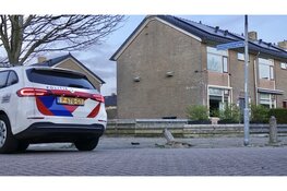 Bestuurder valt in slaap en rijdt paal uit de grond