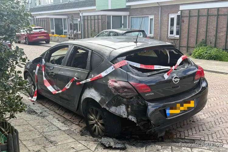 Auto door brand verwoest in Havikstraat
