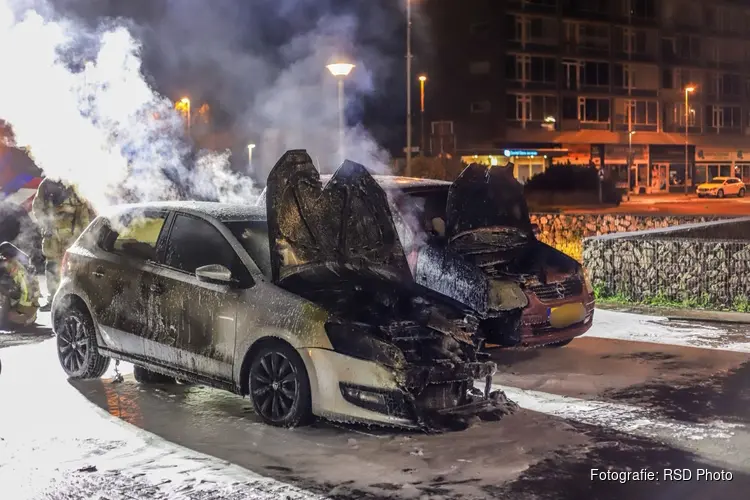 Twee auto's door brand verwoest in Den Helder