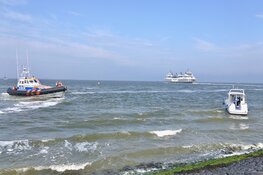 Bootje in problemen voor de Helderse veerhaven