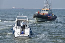 Bootje in problemen voor de Helderse veerhaven