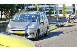 Fietser in botsing met auto in Den Helder