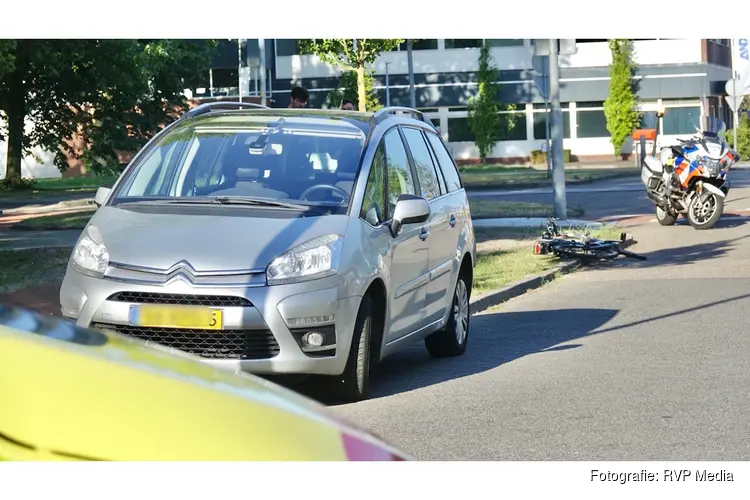 Fietser in botsing met auto in Den Helder