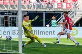 AZ overtuigend langs matig FC Groningen