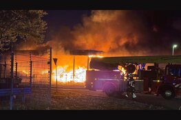 Uitslaande brand bij bedrijfspand aan Koperslagersweg