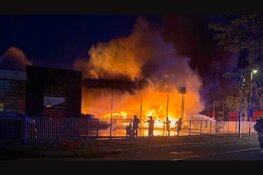 Uitslaande brand bij bedrijfspand aan Koperslagersweg