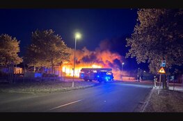 Uitslaande brand bij bedrijfspand aan Koperslagersweg