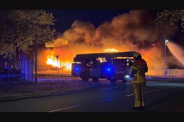Uitslaande brand bij bedrijfspand aan Koperslagersweg