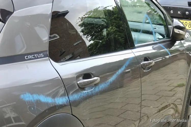Spoor van vernieling in Den Helder na luilakweekend