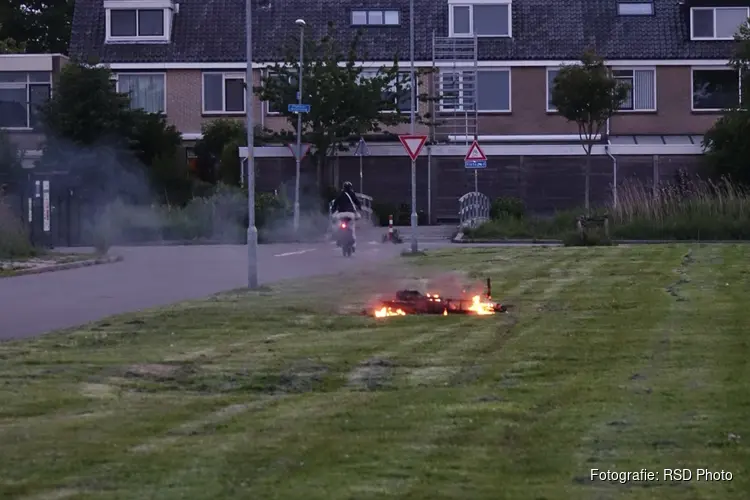 Scooter gedumpt en in brand gestoken in Den Helder