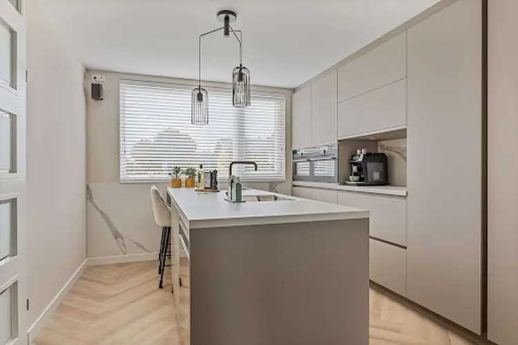 De moderne comeback van warme houtsoorten in keukens