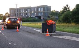Auto knalt op plantenbak in Julianadorp en raakt total loss