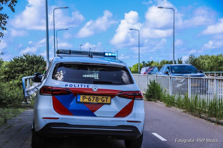 Fietser raakt gewond bij aanrijding met scooter op viaduct in Den Helder