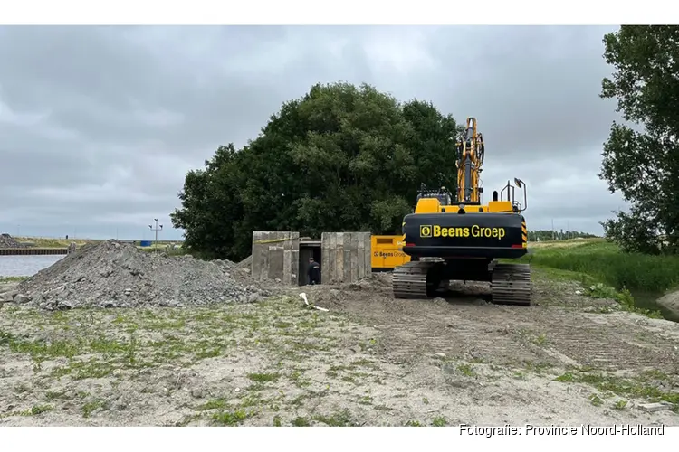 Oevers Noordhollandsch Kanaal in Den Helder klaar