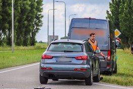 Ongeval tussen werkbus en personenauto op kruising Schoolweg met N9 in Julianadorp