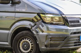 Ongeval tussen werkbus en personenauto op kruising Schoolweg met N9 in Julianadorp