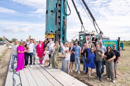 Wethouder Bais slaat eerste paal Willem Alexanderhof fase 5-zuid