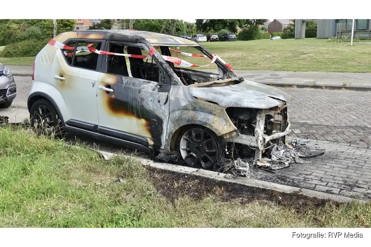 Schade in beeld: Twee auto's binnen half uur in vlammen op in Den Helder