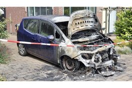 Schade in beeld: Twee auto's binnen half uur in vlammen op in Den Helder
