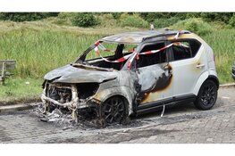 Schade in beeld: Twee auto's binnen half uur in vlammen op in Den Helder