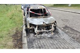 Schade in beeld: Twee auto's binnen half uur in vlammen op in Den Helder