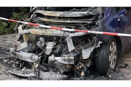 Schade in beeld: Twee auto's binnen half uur in vlammen op in Den Helder