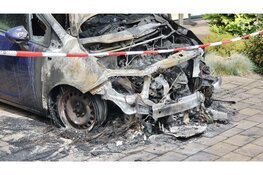 Schade in beeld: Twee auto's binnen half uur in vlammen op in Den Helder
