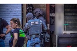 Arrestatieteam valt woning binnen in Den Helder, één aanhouding