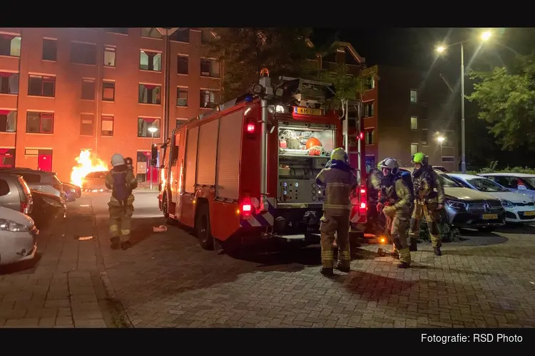 Auto door brand verwoest aan Kanaalweg