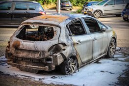 Schade goed zichtbaar na nachtelijke autobrand Kanaalweg