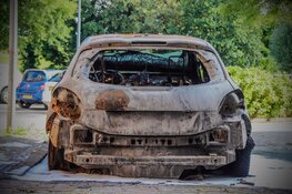 Schade goed zichtbaar na nachtelijke autobrand Kanaalweg