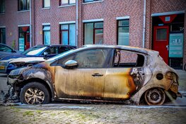 Schade goed zichtbaar na nachtelijke autobrand Kanaalweg