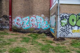 Grote brand in afvalcontainer bij sporthal in Den Helder: Politie doet onderzoek