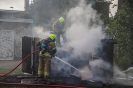 Grote brand in afvalcontainer bij sporthal in Den Helder: Politie doet onderzoek