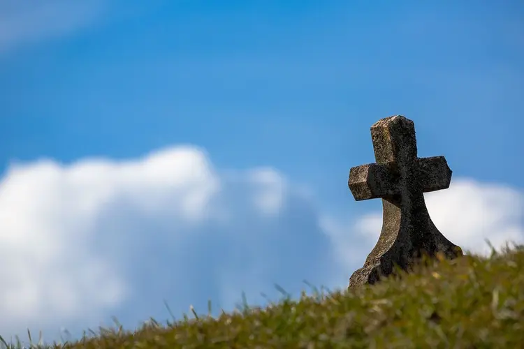 Ontdek deze zomer de verhalen van de Huisduiner begraafplaats
