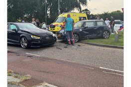Zware schade na botsing op kruising in Den Helder
