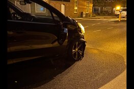 Auto in botsing met fietsers: drie gewonden