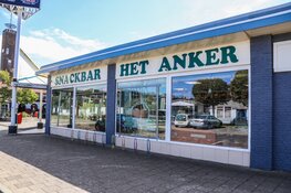 Twee verdachten gezocht na inbraak snackbar in Den Helder