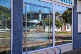 Twee verdachten gezocht na inbraak snackbar in Den Helder