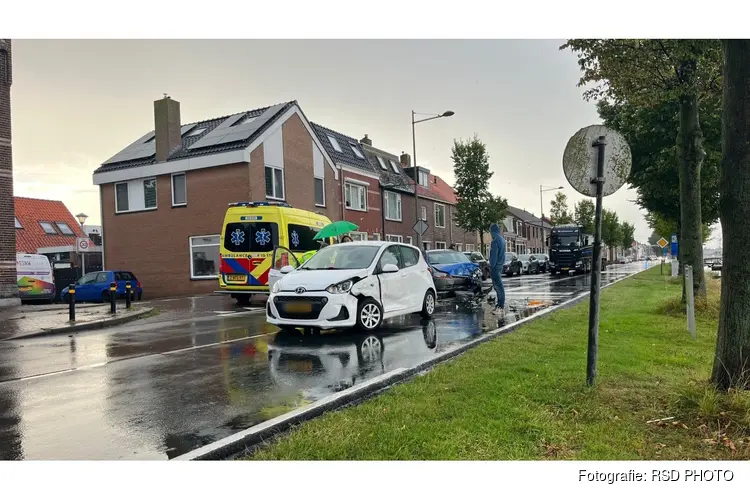 Auto’s botsen op elkaar op N250 met file tot gevolg