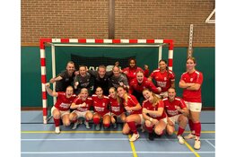 Zeemacht vrouwen starten competitie met winnende zevenklapper