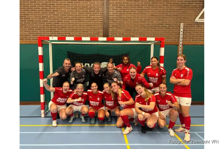 Zeemacht vrouwen starten competitie met winnende zevenklapper