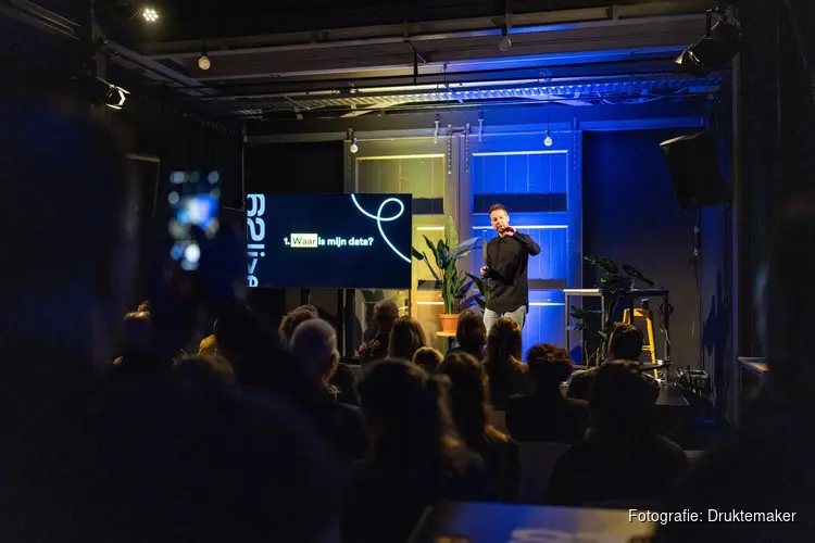 Drie creatieve kopstukken op één avond: Druktemaker LIVE! in Den Helder. HEMA-campagnestrateeg Martijn Konings spreekt op Willemsoord