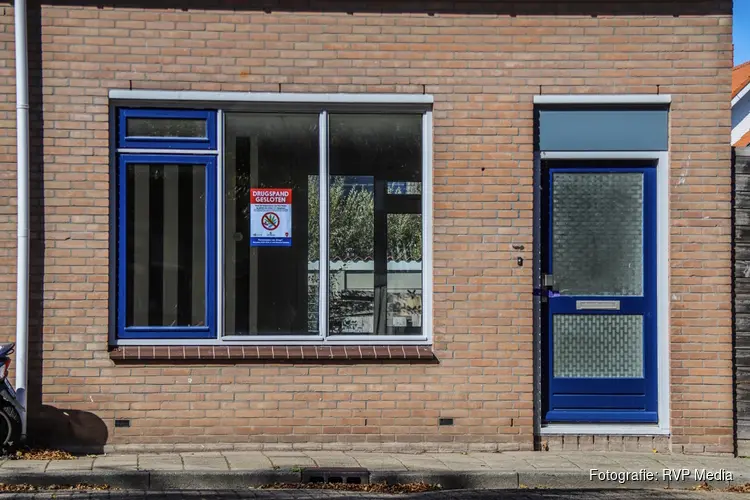 Burgemeester De Boer sluit woning aan Asterplein