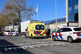 Fietsster licht gewond bij ongeval met vrachtwagen in Den Helder