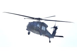 Defensie oefent met helikopters boven Nederland, duikerdroppings boven Den Helder