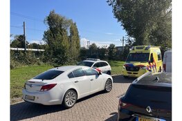 Fietser naar ziekenhuis na botsing met auto in Den Helder