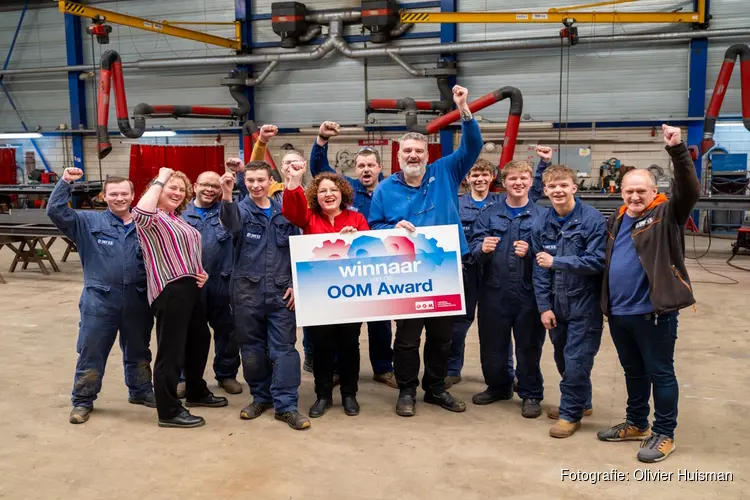 Constructiebedrijf P. Smit B.V. (Den Helder) wint OOM Award voor meest actieve leerbedrijf